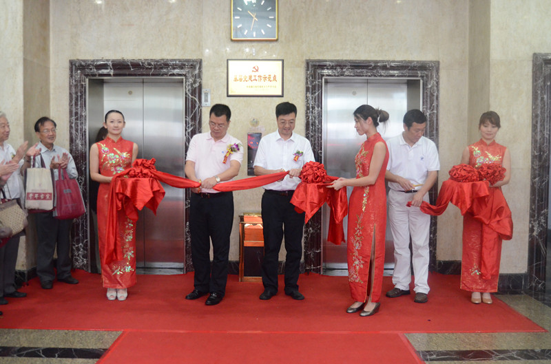 1484017821363328.jpg 201310211610509925.jpg