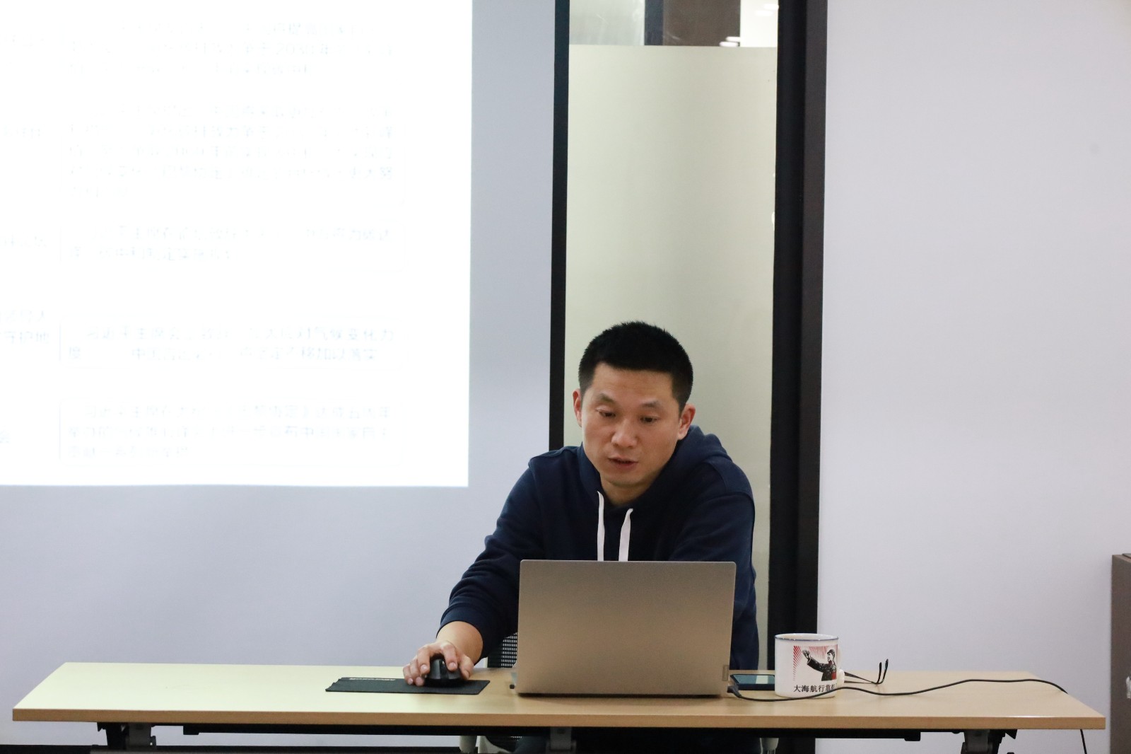 1671076694564408.jpg 3.商業(yè)公司黨總支委員、副總經(jīng)理戴宏軍.JPG