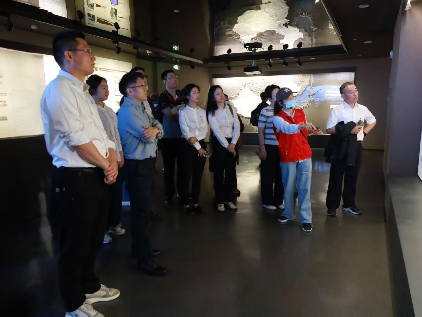 參觀現(xiàn)場.jpg