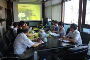 二輕商業(yè)公司黨總支組織“三嚴(yán)三實(shí)”專題教育第一專題學(xué)習(xí)研討