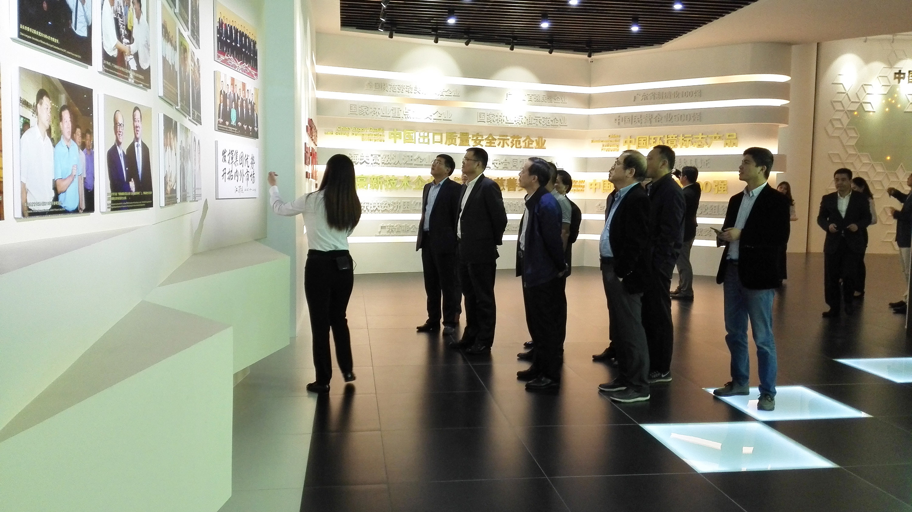 集團公司黨委書記、總經理虞岳明一行赴宜華集團洽談合作