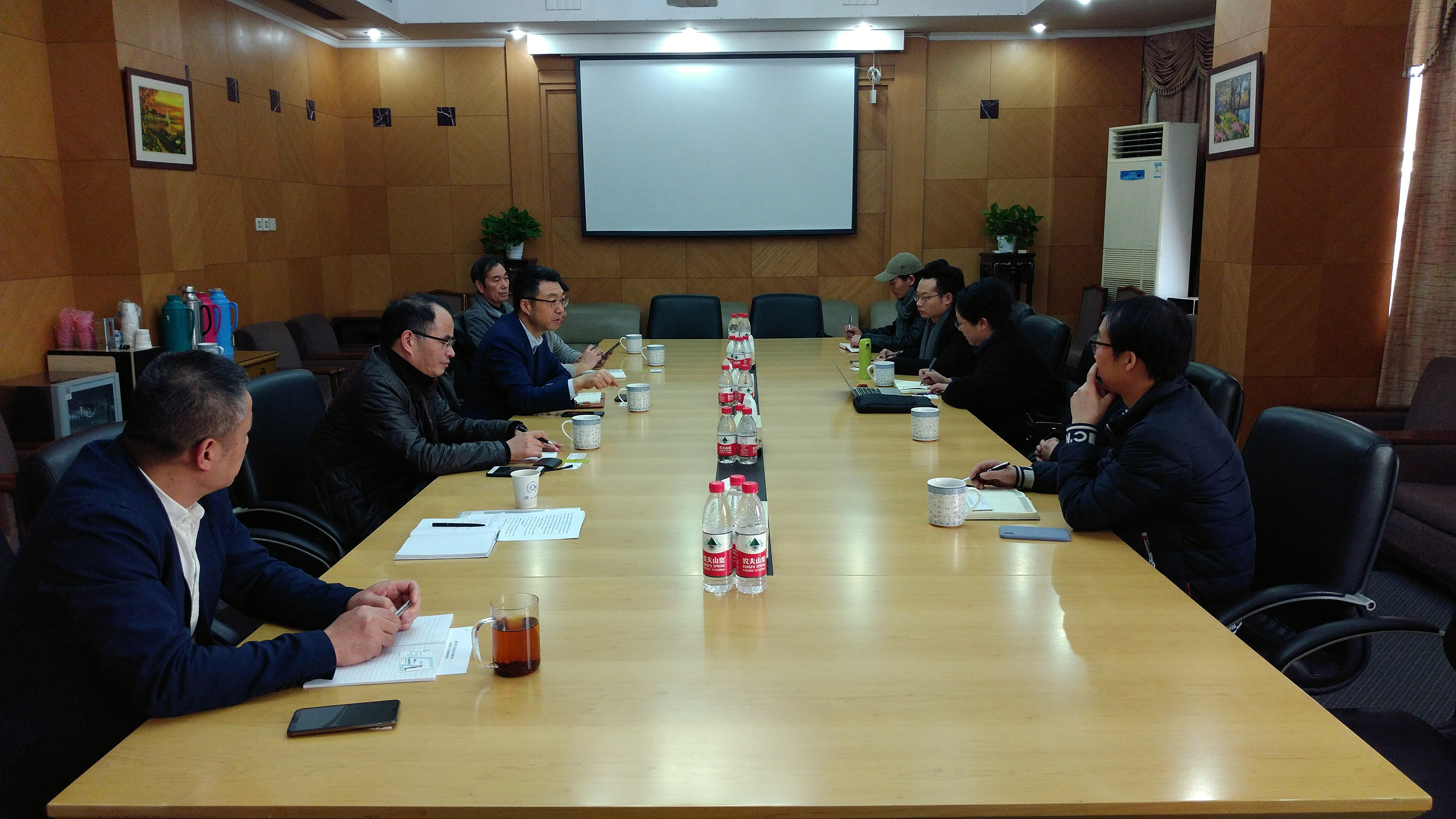 浙江工藝美術(shù)合作發(fā)展研討會在工藝品公司召開