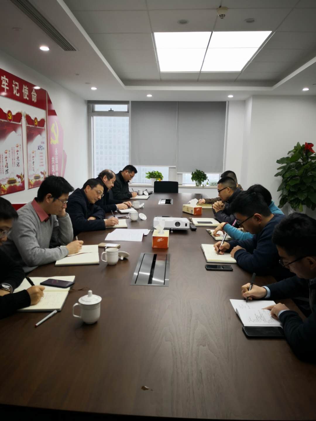 集團公司副總經(jīng)理余顯勇一行赴廣杰公司調(diào)研