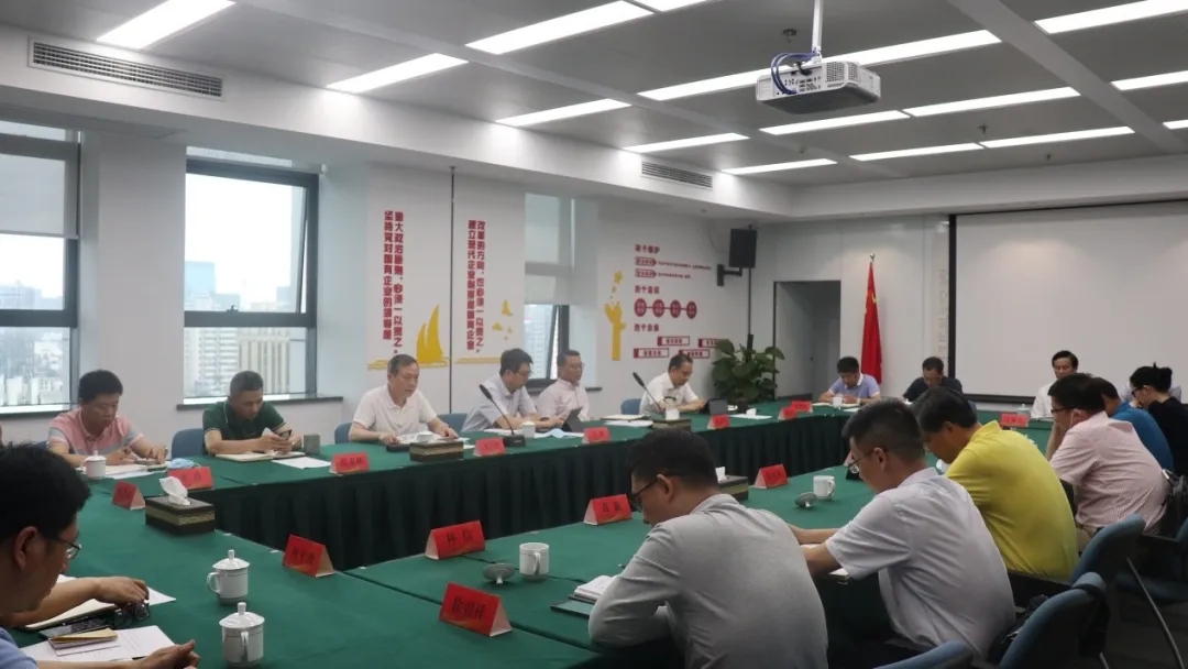 集團(tuán)公司召開黨委理論學(xué)習(xí)中心組學(xué)習(xí)（擴(kuò)大）會(huì)