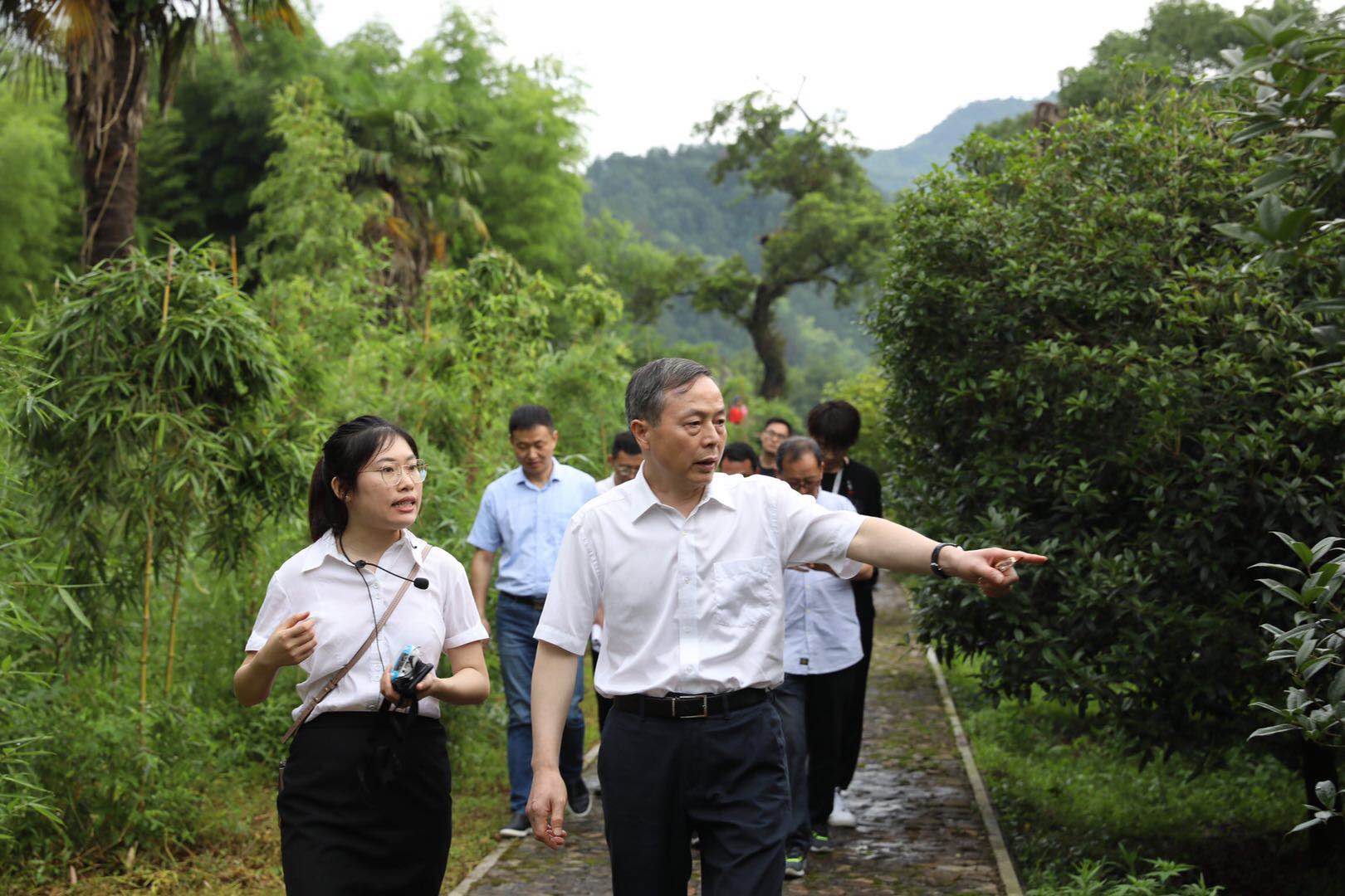 省二輕集團(tuán)“村企結(jié)對(duì)”助力消薄走出新路子！