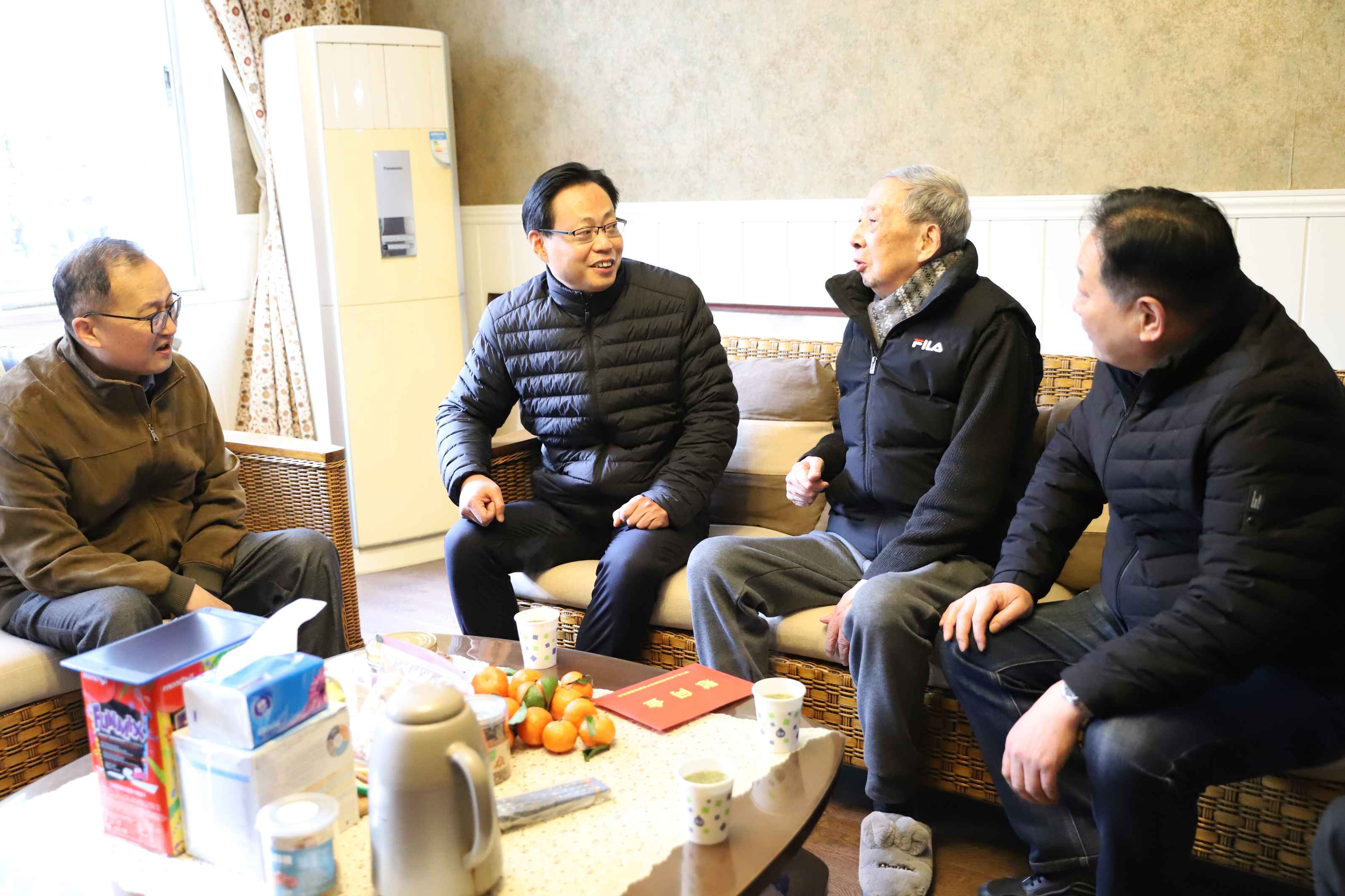 省國資委黨委委員、副主任劉盛輝到省二輕集團開展年度黨建工作檢查考核和“三服務”活動