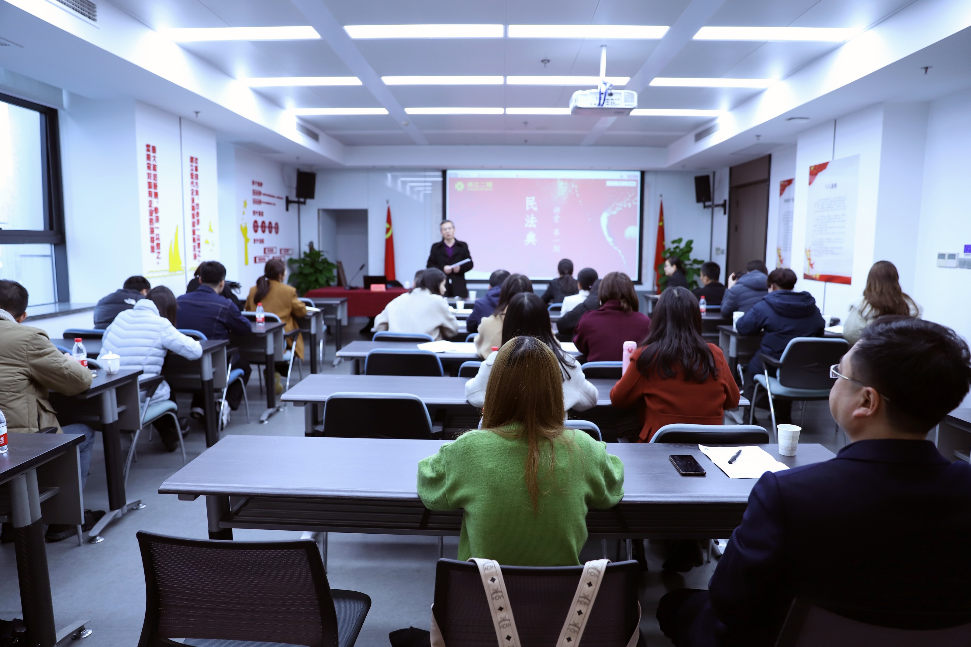 省二輕集團舉辦第一期“民法典講堂”