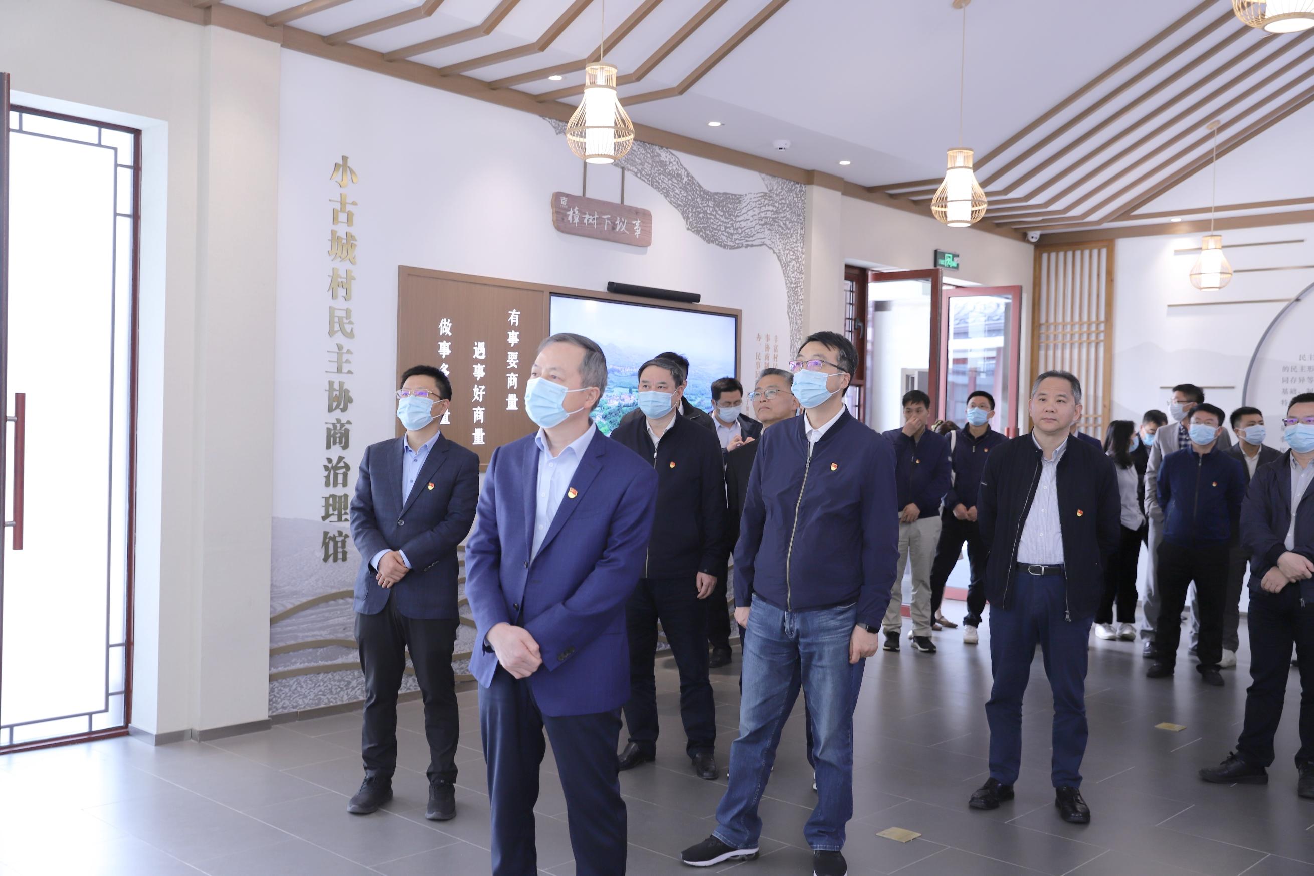 追尋領袖足跡 增強奮進動力 省二輕集團開展“循足跡 學思想 促踐行”主題教育現場學習活動