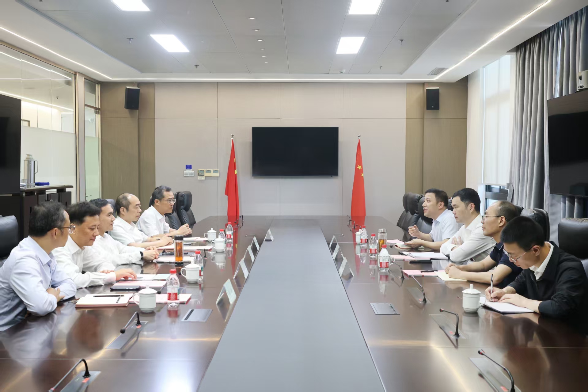 平陽縣縣長陳桂雷一行到訪省二輕集團